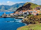 Hory a moe. Ostrov Madeira vyrstá z Atlantiku do bezmála dvoukilometrové...
