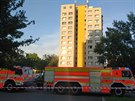 Hasii zasahovali u poru panelovho domu v Bohumn na ulici Nerudova. (8...