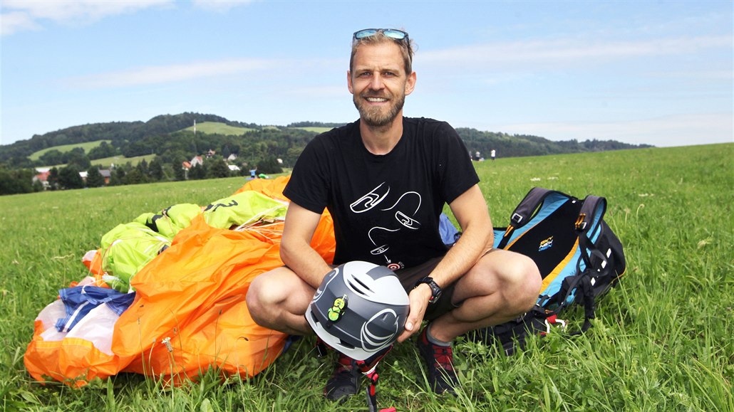 Zástupce Beskydského leteckého klubu a aktivní paraglidista Kamil Kabát.