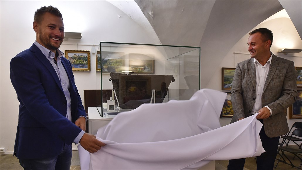 Radní Jihomoravského kraje pro kulturu Tomá� Soukal (vlevo) a starosta Znojma...