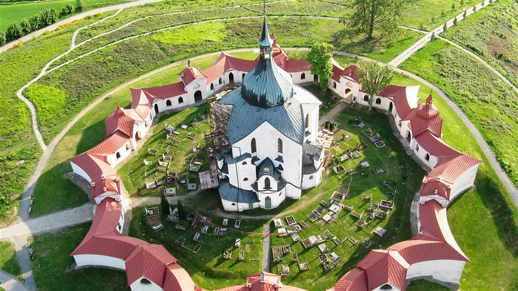 Kostel sv. Jana Nepomuckého na Zelené hoře ve Žďáru nad Sázavou je nejvýznamnějším Santiniho dílem.