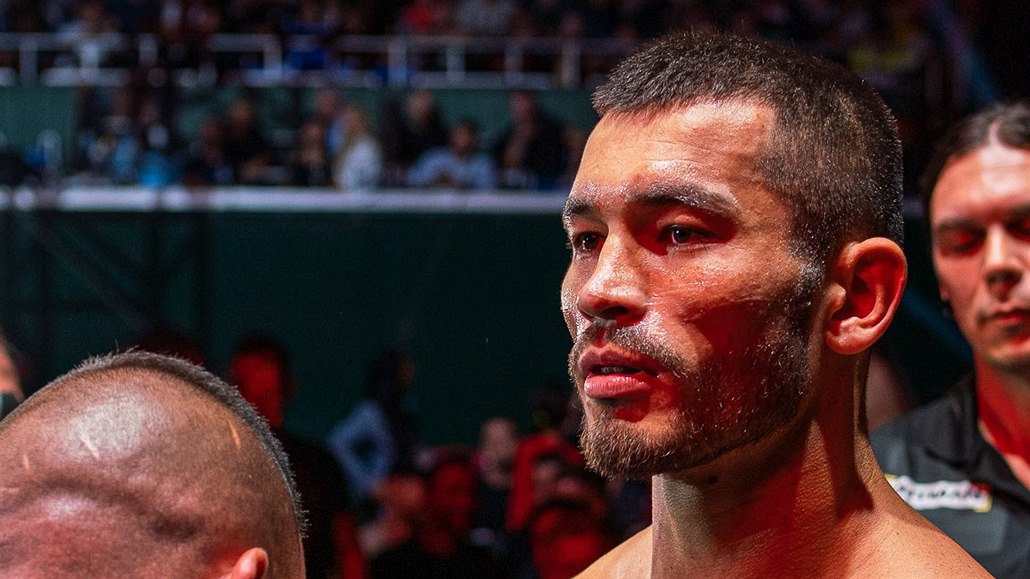 Uzbecký zápasník Makhmud Muradov eká, ne ho rozhodí pod organizací Oktagon...