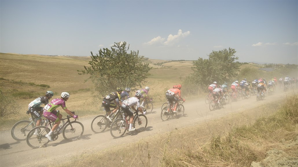 Momentka z cyklistického závodu Strade Bianche