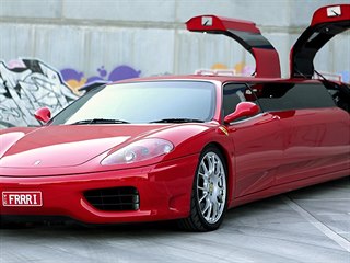 Ferrari 360 Modena prodloužené na partylimuzínu
