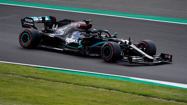 Lewis Hamilton z Mercedesu v kvalifikaci Velk ceny Britnie.