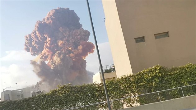 Libanonskm hlavnm mstem Bejrtem v ter odpoledne otsly siln vbuchy. (4. srpna 2020)