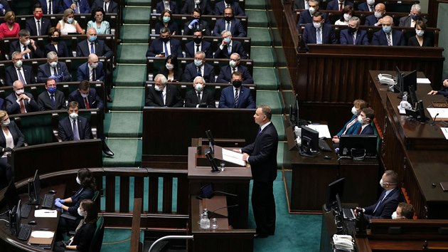 Polsk prezident Andrzej Duda promlouv k Parlamentu pot, co se podruh ujal adu. (6. srpna 2020)