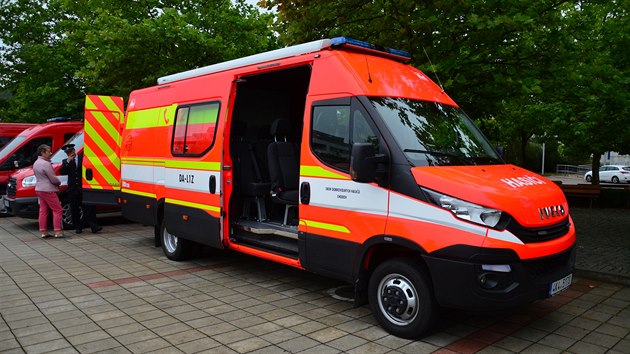 Dobrovolní hasiči z několika obcí Karlovarského kraje si převzali nová vozidla. (4. srpna 2020)
