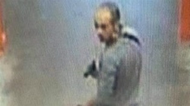 Policie pátrá po ozbrojeném muži, který ukradl v chebském obchodním domě šroubovák a na útěku namířil pistoli na ostrahu. (5. srpna 2020)