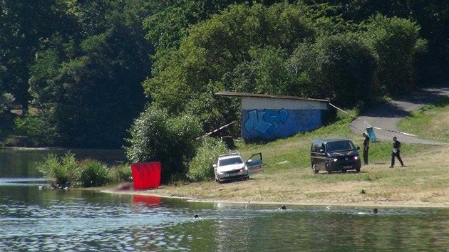 Na Hostivařské přehradě v sobotu ráno nalezli utonulého muže. (1. srpna 2020)