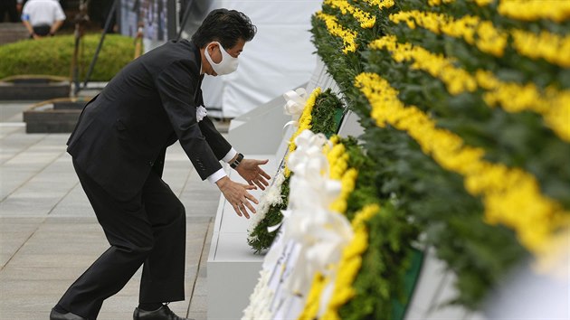 Japonsk premir inz Abe na pietnm ceremonilu k 75. vro svren atomov bomby na Hiroimu. (6. srpna 2020)