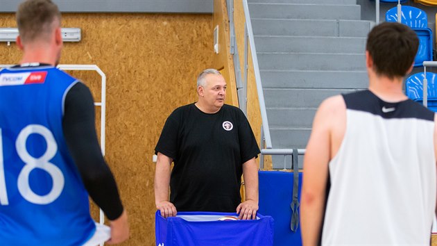Basketbalist Hradce Krlov zahjili sezonu prvnm trninkem. Na snmku je...