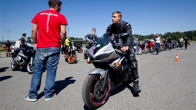 Zdokonalovací kurz jízdy na motorce na okruhu Sosnová