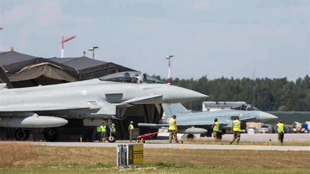 Britsk a nmeck pohotovostn sthaky Eurofighter na zkladn v litevskm iauilai