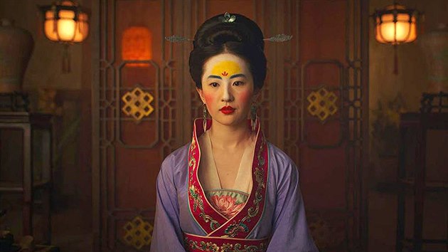 nsk hereka Liou I-fej v roli Mulan ve stejnojmennm velkorozpotovm aknm filmu z produkce spolenosti Walt Disney.