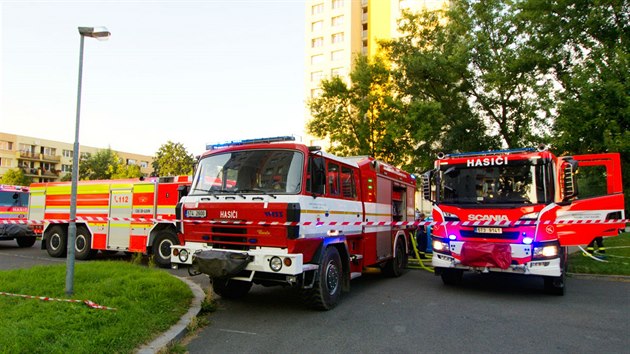 Zsah hasi pi poru bytu v panelovm dom v Bohumn na Karvinsku, pi kterm zemelo 11 lid. (8. srpna 2020)