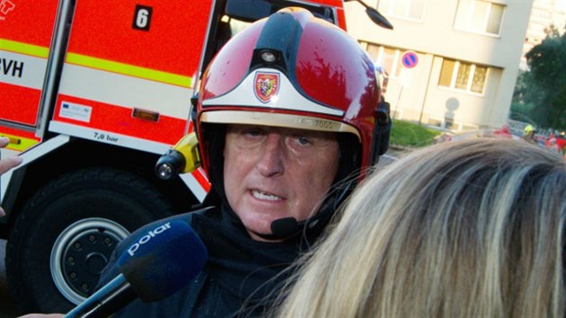 Ředitel moravskoslezských hasičů Vladimír Vlček po zásahu při požáru panelového domu v Bohumíně na Karvinsku. (8. srpna 2020)