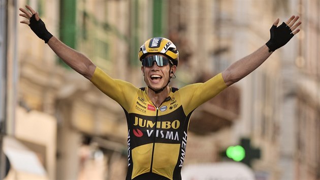 Wout Van Aert vtz ve finii cyklistickho zvodu Miln-San Remo.