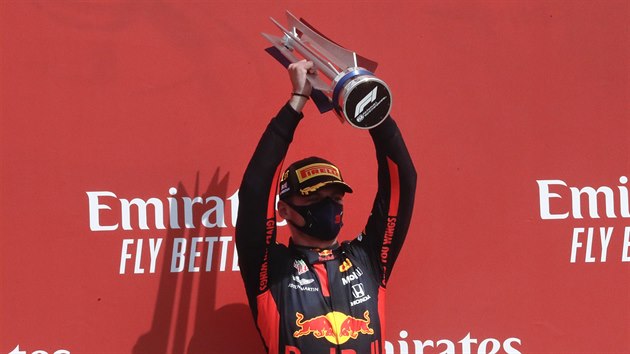 Max Verstappen slav triumf ve Velk cen k 70. vro F1 v Silverstonu.