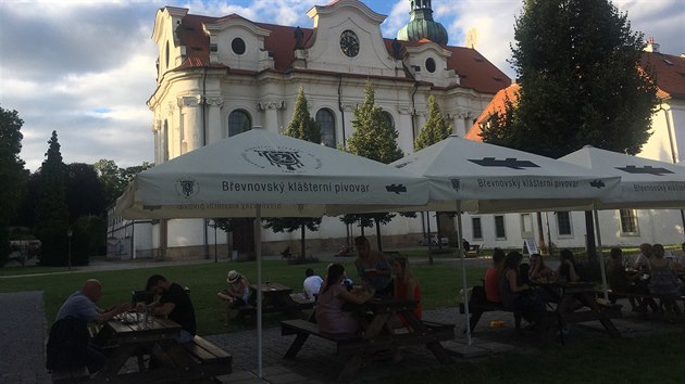 Zahrdka v Bevnovskm klternm pivovaru je velmi pjemnm mstem klidu v uspchan Praze.