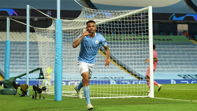 Gabriel Jesus, tonk Manchesteru City, oslavuje svou trefu do st Realu Madrid v osmifinlov odvet Ligy mistr.