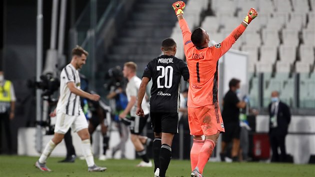 SMR LISABON! Lyonsk glman Anthony Lopes slav, se svm tmem toti vyadil Juventus a me se tit na tvrtfinle Ligy mistr, kter se hraje v rmci miniturnaje v portugalskm Lisabonu.