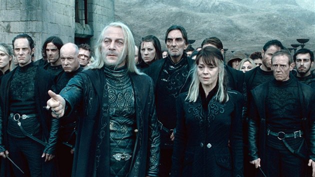 Jason Isaacs a Helen McCrory ve filmu Harry Potter a Relikvie smrti - st 2 (2011)