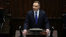 Polský prezident Andrzej Duda promlouvá k Parlamentu poté, co se podruhé ujal...