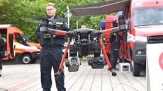 Karlovarští hasiči dostali speciální velitelské vozidlo s dronem, které...