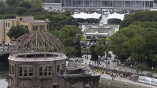 Pietního ceremoniálu k 75. výroí výbuchu atomové bomby se v Hiroim...