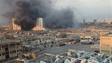 Stoupající kou po explozi v Bejrútu (4.srpna 2020)