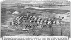 Pohled na areál továrny v Oppau se zhruba stometrovým kráterem po skladu hnojiv