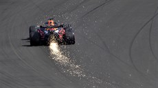 Max Verstappen v kvalifikaci na Velkou cenu k 70. výroí F1 v Silverstonu.