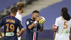 Neymar z PSG v emocích v duelu s Lyonem.