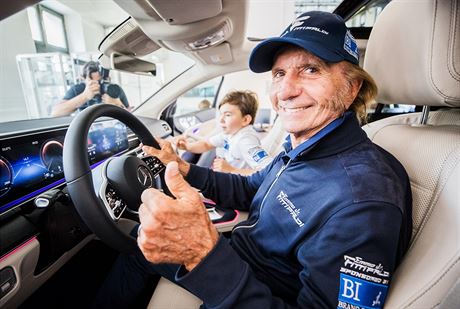 Emerson Fittipaldi a jeho syn Emmo Jr. pi testování voz v esku