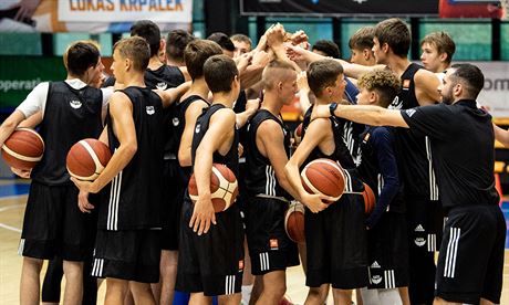 Úastníci basketbalového kempu Tomáe Satoranského na Folimance