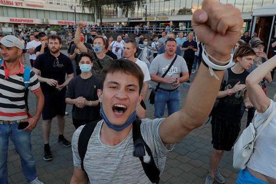 Druhý veer v ad vyly do ulic Minsku tisíce demonstrant. (10. srpna 2020)