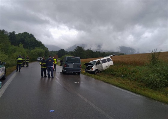 Tragická nehoda u Liptovského Trhovce si ve stedu vyádala pt obtí, tyi z...