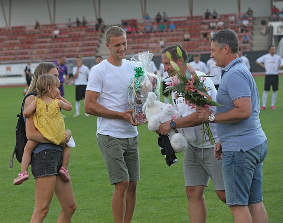 Bhem nedlního odpoledne si Tomá Souek na svj mateský klub FC Slovan...