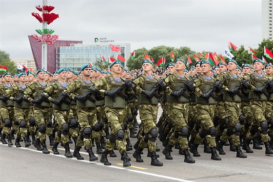 Běloruské speciální síly během přehlídky v Minsku