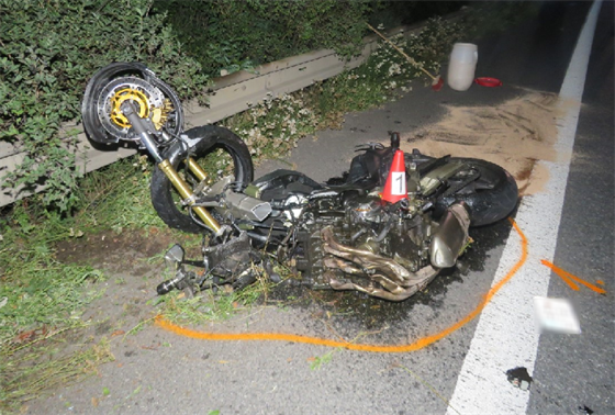 Pi noní nehod na Vykovsku zemel motorká, který pi pedjídní narazil...