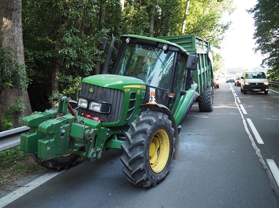 Snímek z nehody traktoru, kterému se na Šumpersku ve čtvrtek 13. srpna 2020...