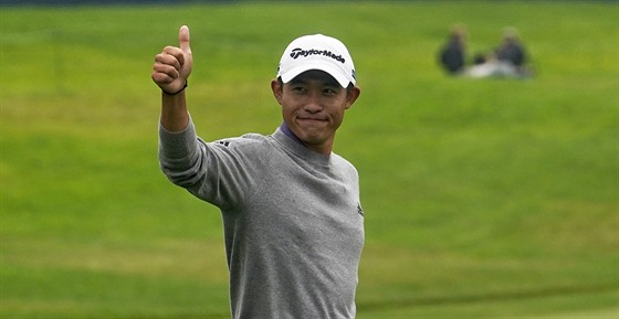 Americký golfista Collin Morikawa se raduje z neekaného triumfu v PGA...