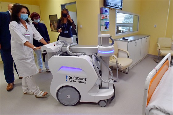 Karlovarská krajská nemocnice pedstavila nový mobilní rentgen pro vyetení...