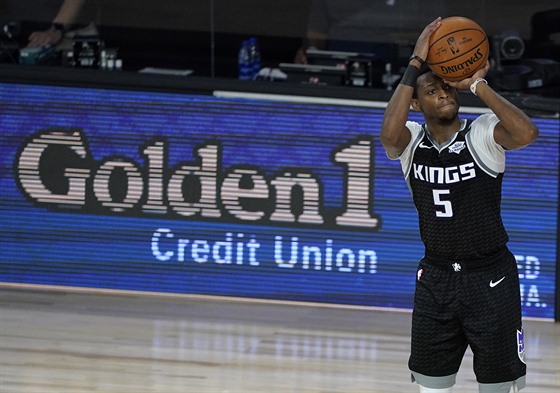 De'Aaron Fox ze Sacramenta pi stelb