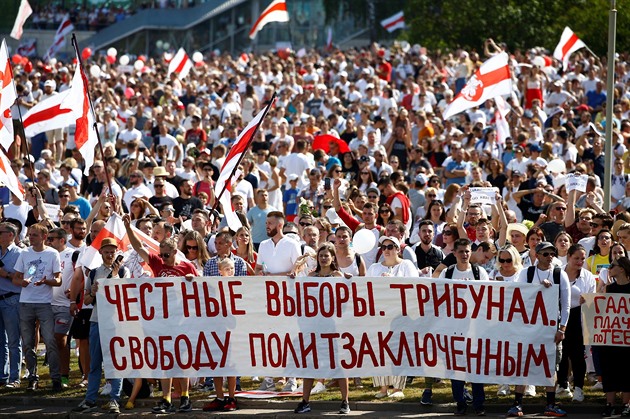Poslanci odsoudili násilné policejní zásahy vůči běloruským občanům