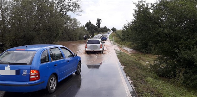 Bouřky způsobily problémy na Plzeňsku, silnice byla pod vodou