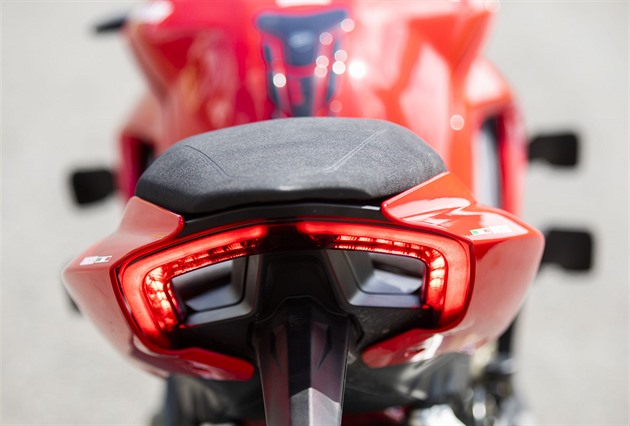 Hele, motorka! Nová kampaň nabádá řidiče aut, aby s motocykly v provozu počítali