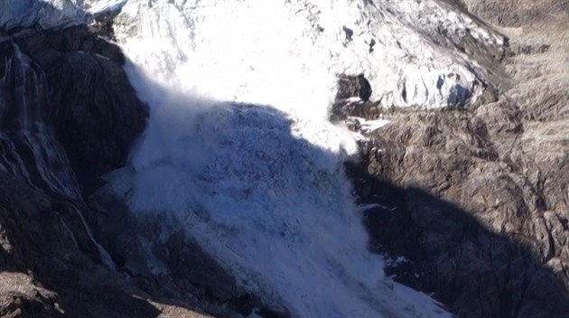 VIDEO: Ve Švýcarských Alpách se sesunul ledovec. U dalších hrozí totéž
