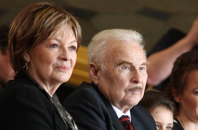 Až moc mladé slečny mi píší, že je můj táta sexy, přiznává Anna Dvořáková